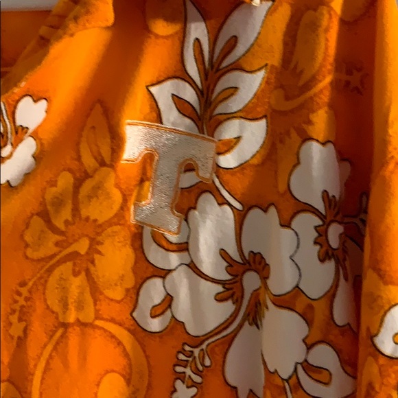 Tennessee Vols Hawaiian shirt - Picture 2 of 2